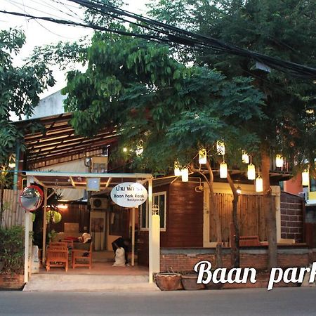 Baan Park Raak Backpacker Hostel Chiang Mai Dış mekan fotoğraf