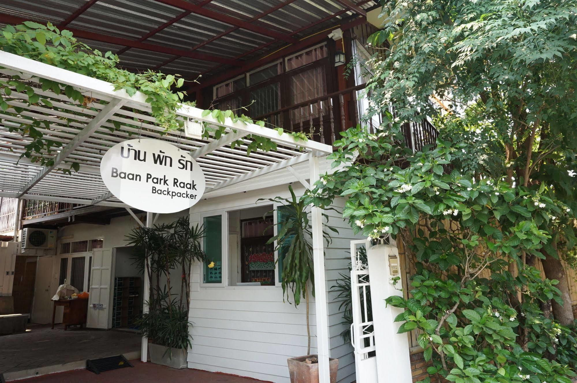 Baan Park Raak Backpacker Hostel Chiang Mai Dış mekan fotoğraf