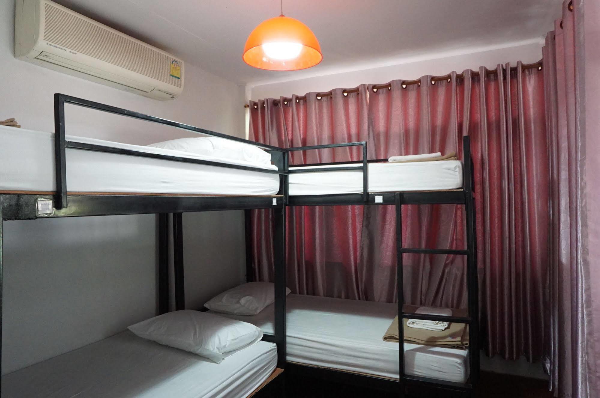 Baan Park Raak Backpacker Hostel Chiang Mai Dış mekan fotoğraf