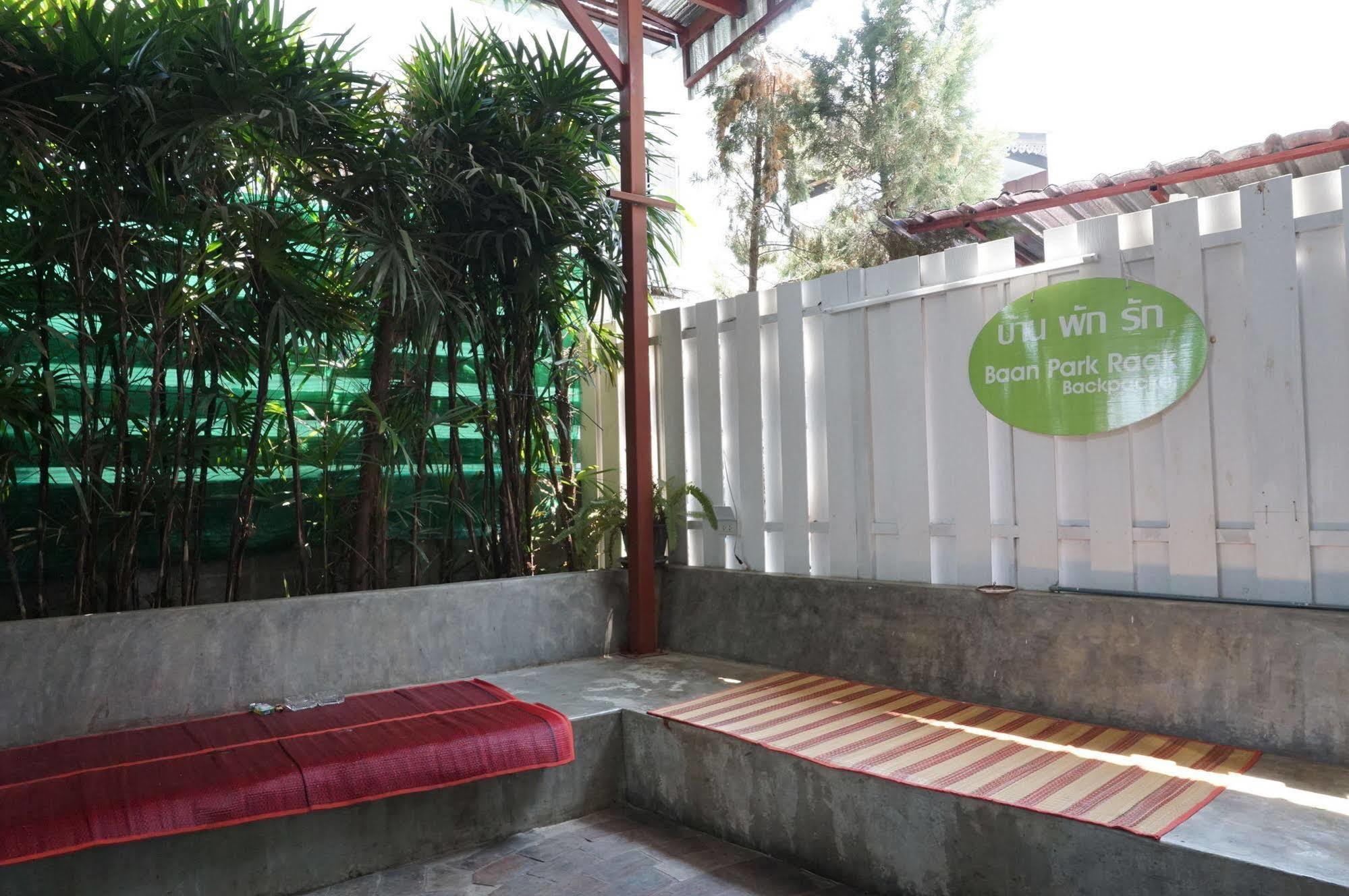 Baan Park Raak Backpacker Hostel Chiang Mai Dış mekan fotoğraf