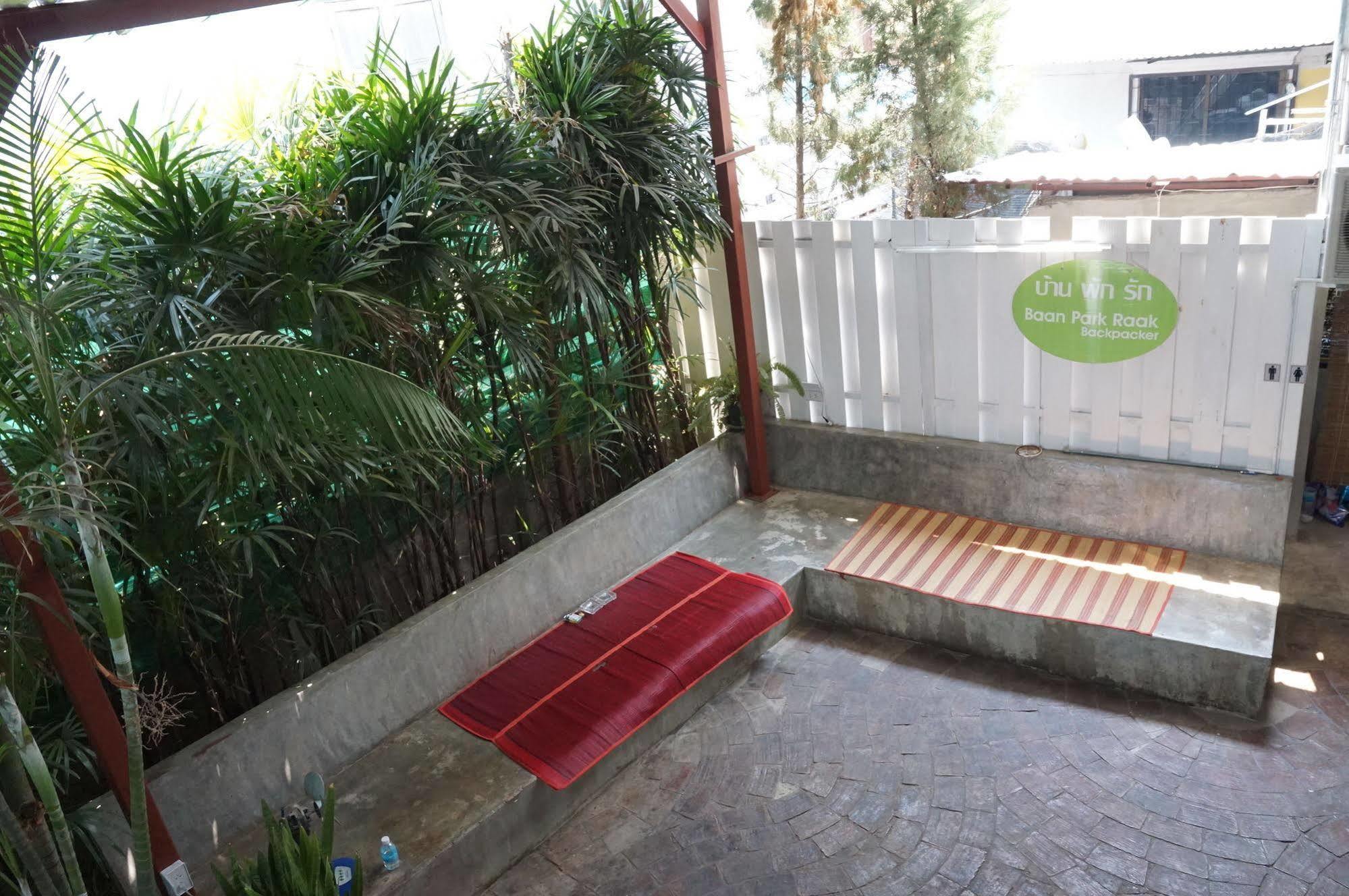 Baan Park Raak Backpacker Hostel Chiang Mai Dış mekan fotoğraf